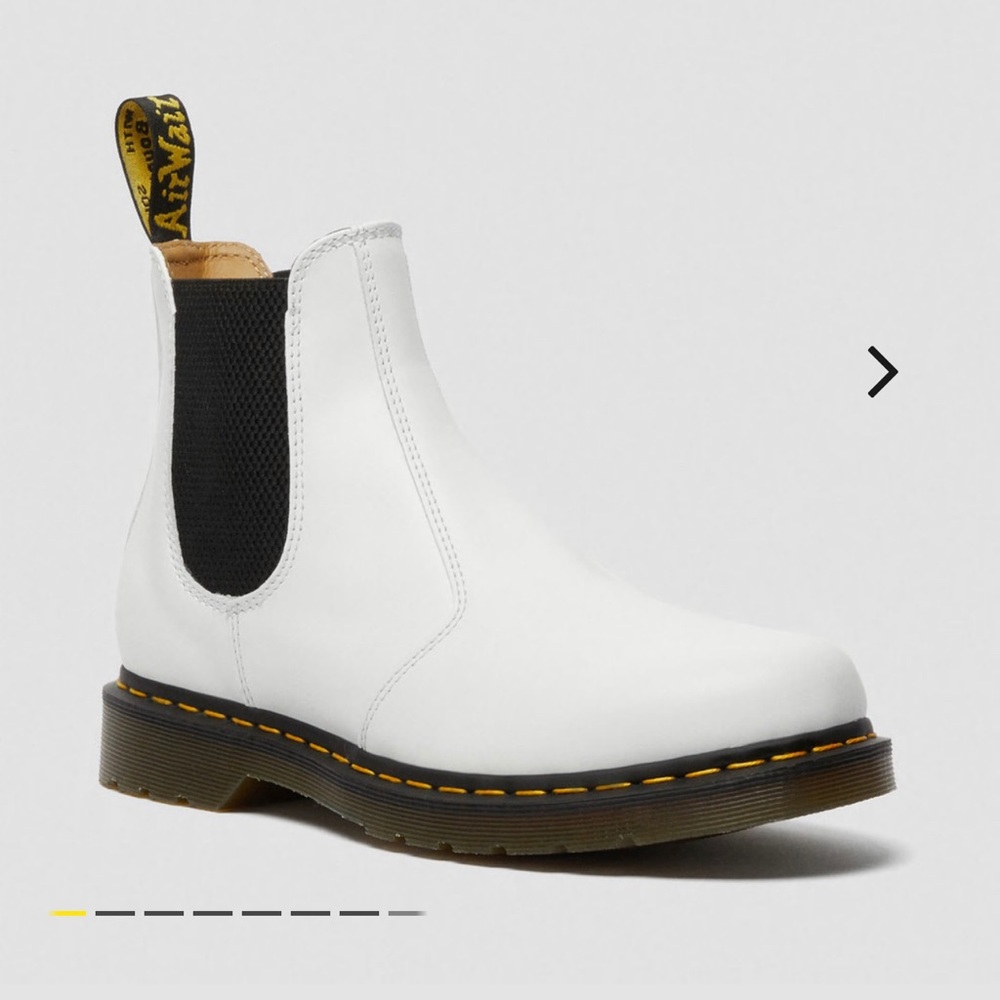 60.Dr. Martens 2976 YELLOW STITCH SMOOTH LEATHER CHELSEA BOOTS - Picture 4 of 10